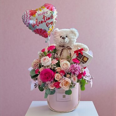 Cuddle me Valentine\'s Flower Box